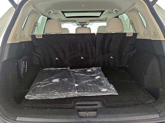 Photo of 2023 White Nissan Rogue