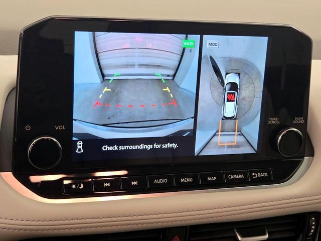 Photo of 2023 White Nissan Rogue