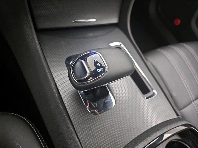 Photo of 2014 White Chrysler 300