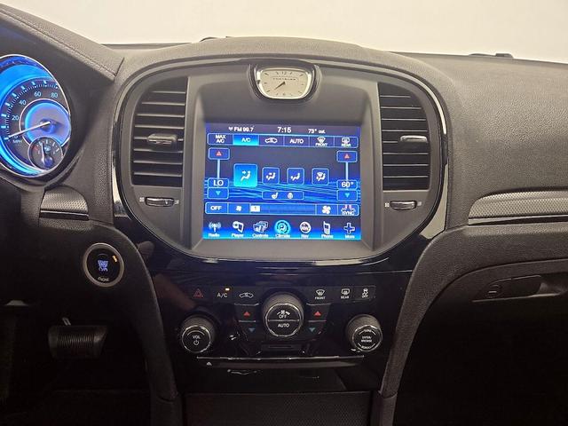 Photo of 2014 White Chrysler 300