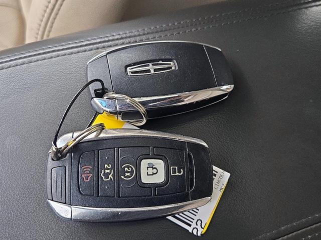 Photo of 2017 Gold Lincoln MKZ