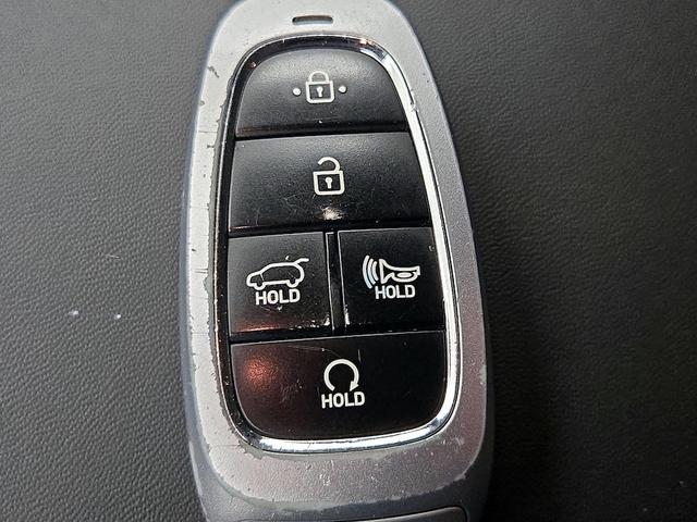 Photo of 2023 Gray Hyundai SANTA FE
