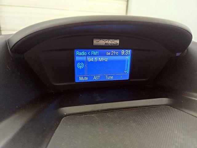 Photo of 2013 White Ford Escape