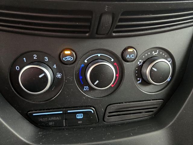 Photo of 2013 White Ford Escape