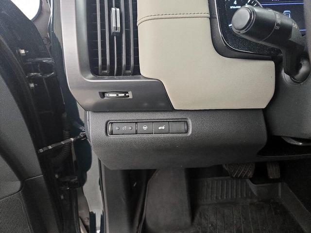 Photo of 2023 Green Nissan Pathfinder