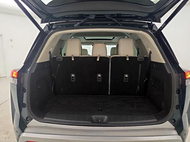 Photo of 2023 Green Nissan Pathfinder