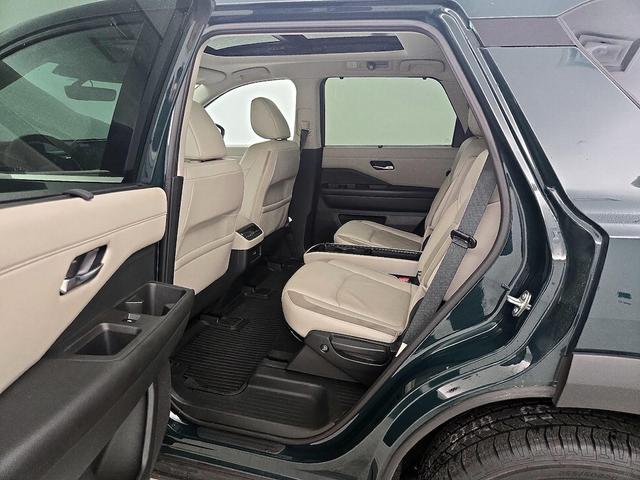 Photo of 2023 Green Nissan Pathfinder