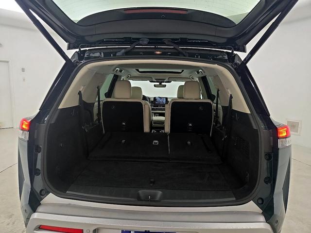 Photo of 2023 Green Nissan Pathfinder