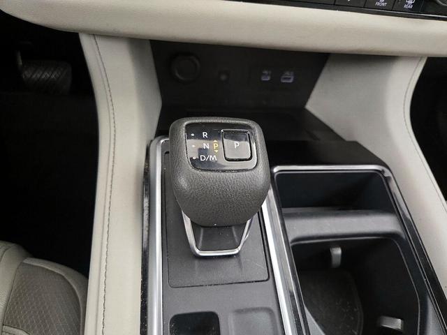 Photo of 2023 Green Nissan Pathfinder