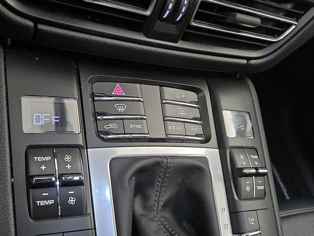 Photo of 2020 Blue Porsche Macan