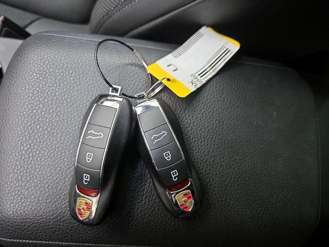 Photo of 2020 Blue Porsche Macan