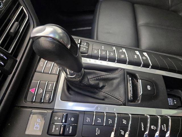 Photo of 2020 Blue Porsche Macan