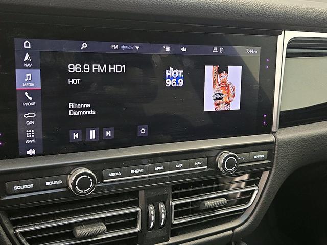 Photo of 2020 Blue Porsche Macan