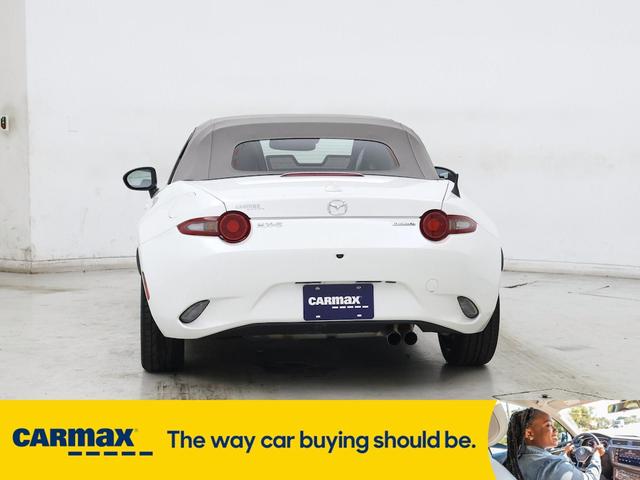 Photo of 2021 White Mazda MX-5 Miata