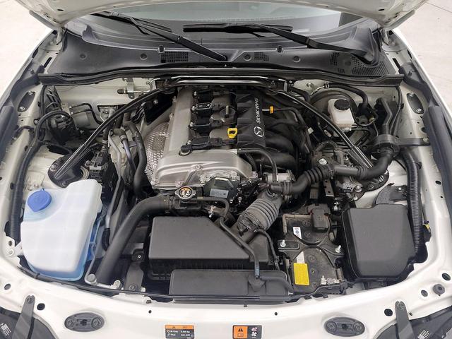 Photo of 2021 White Mazda MX-5 Miata