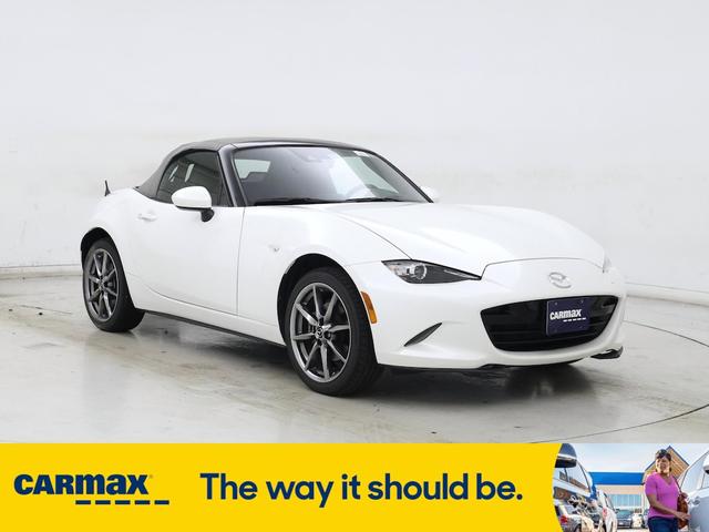 Photo of 2021 White Mazda MX-5 Miata