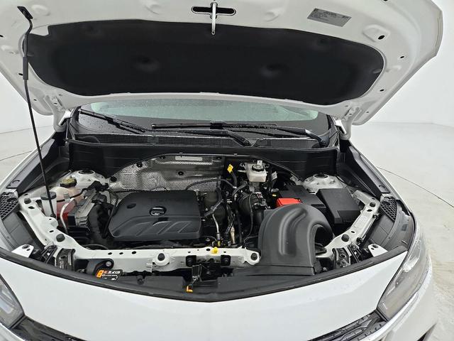 Photo of 2022 White Buick Encore GX