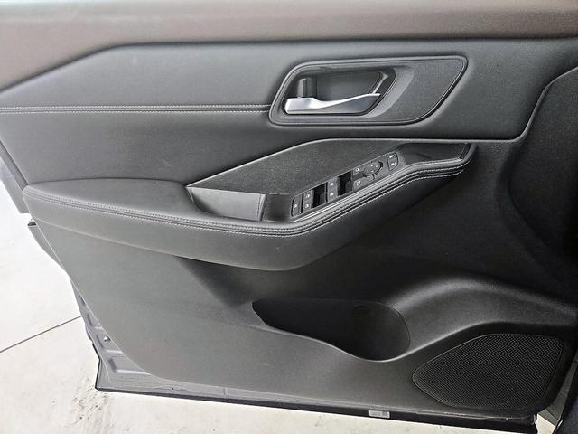 Photo of 2023 Gray Nissan Rogue