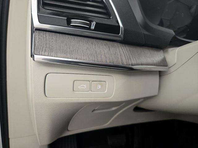 Photo of 2023 White Volvo XC90 Recharge Plug-In Hybrid