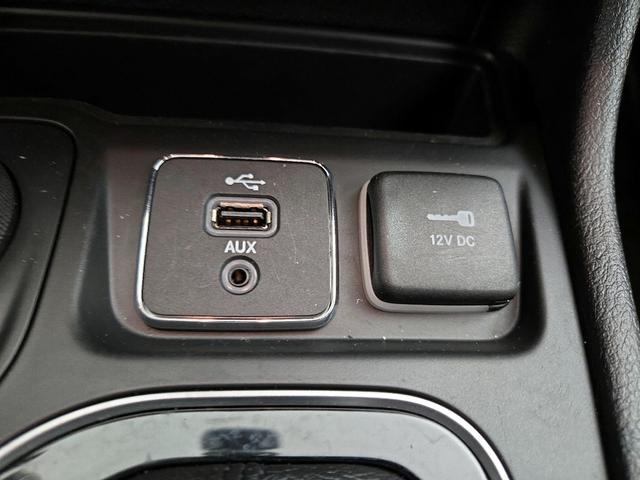 Photo of 2019 White Jeep Cherokee