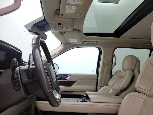 Photo of 2019 Blue Lincoln Navigator