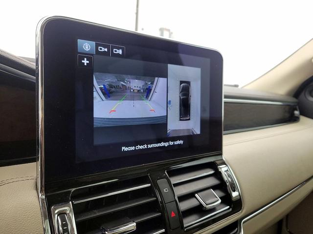 Photo of 2019 Blue Lincoln Navigator