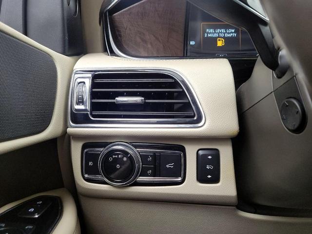 Photo of 2019 Blue Lincoln Navigator