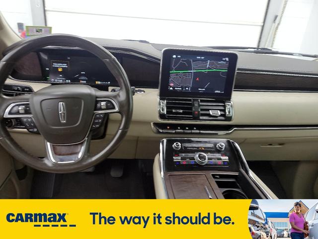 Photo of 2019 Blue Lincoln Navigator
