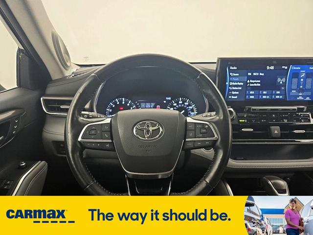 Photo of 2020 Blue Toyota Highlander