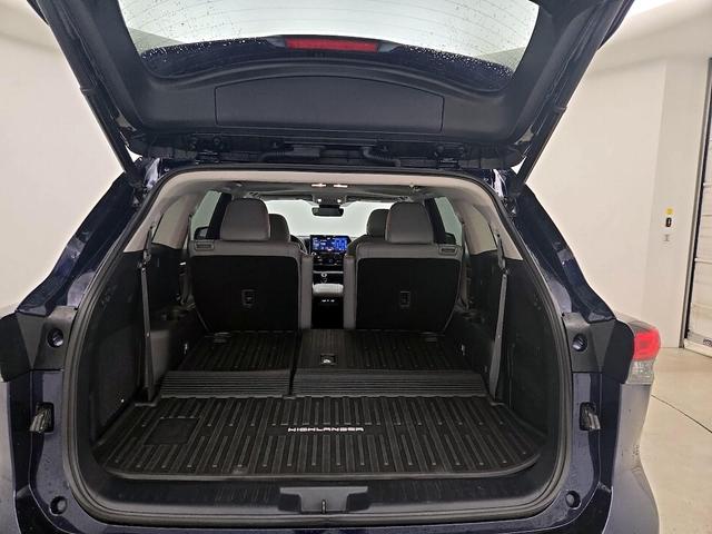 Photo of 2020 Blue Toyota Highlander