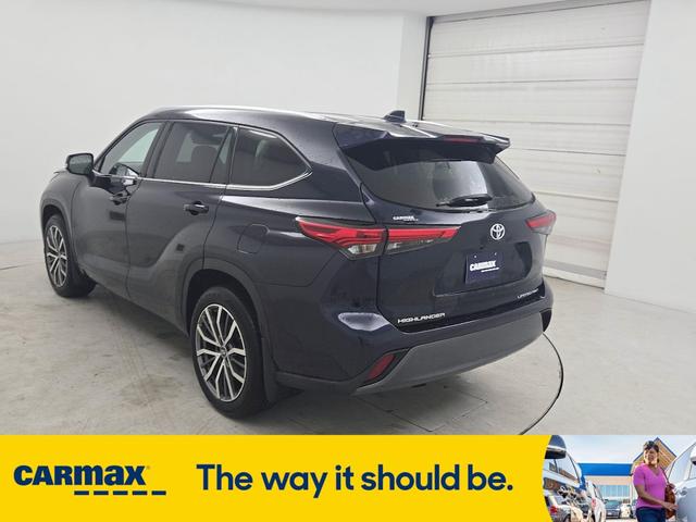 Photo of 2020 Blue Toyota Highlander