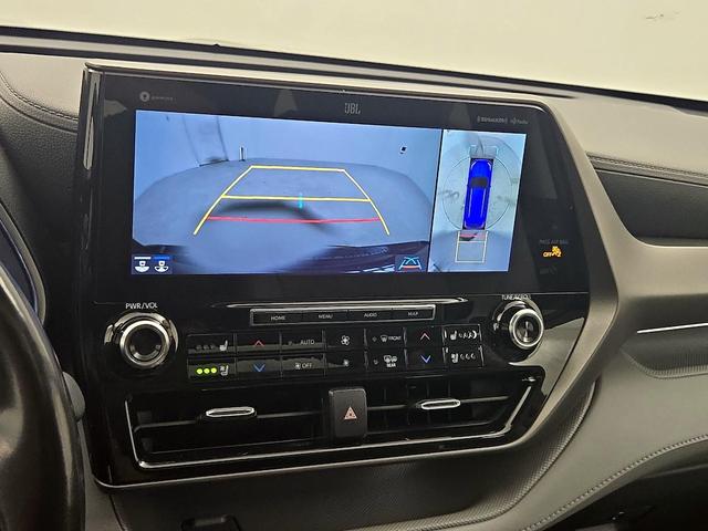 Photo of 2020 Blue Toyota Highlander