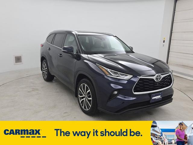 Photo of 2020 Blue Toyota Highlander