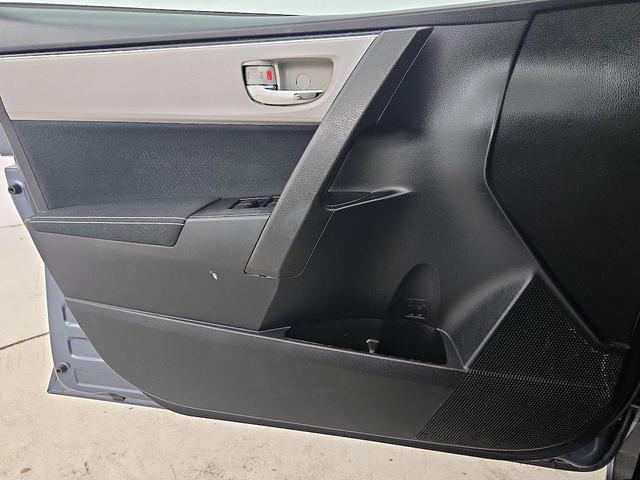 Photo of 2017 Gray Toyota Corolla
