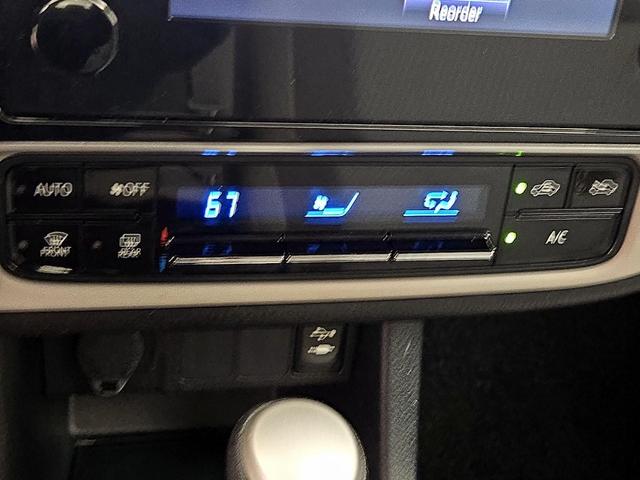 Photo of 2017 Gray Toyota Corolla