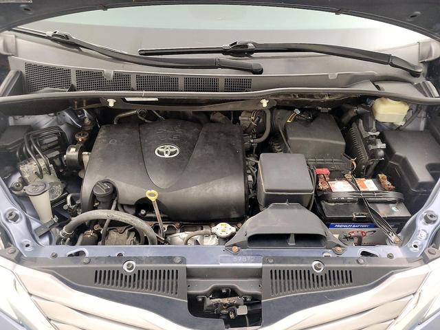 Photo of 2017 Blue Toyota Sienna