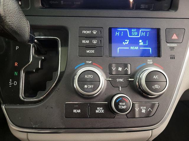 Photo of 2017 Blue Toyota Sienna
