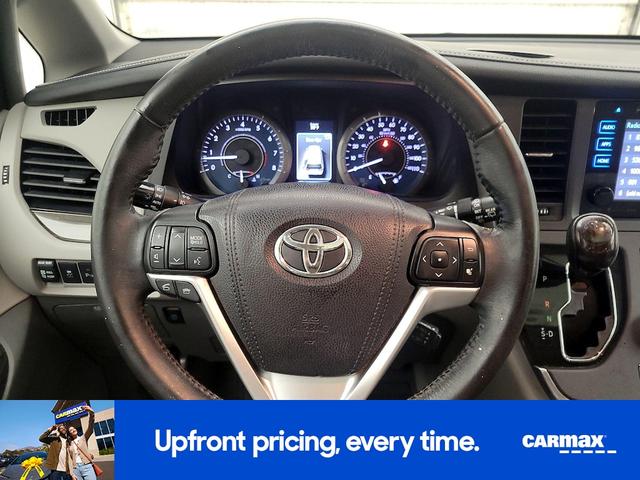 Photo of 2017 Blue Toyota Sienna