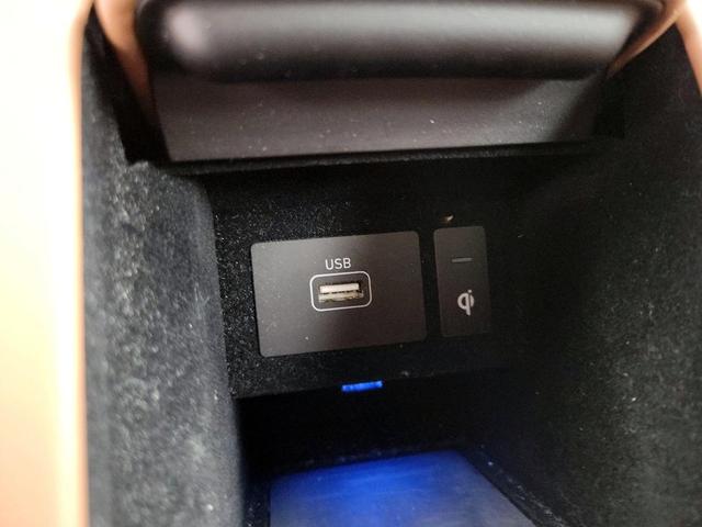 Photo of 2022 Black Genesis G90