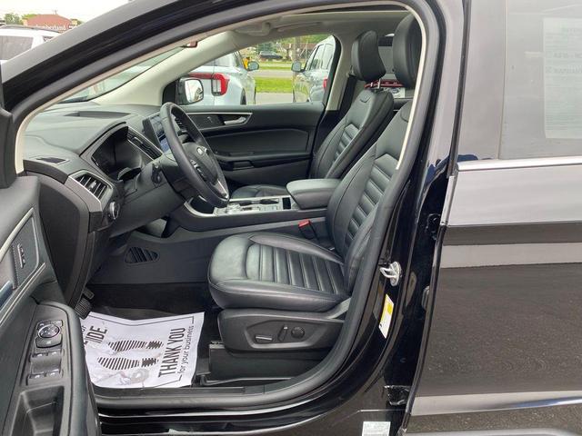 Photo of 2024 Agate Black Metallic Ford Edge