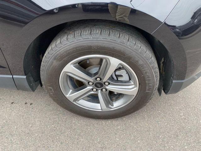 Photo of 2024 Agate Black Metallic Ford Edge