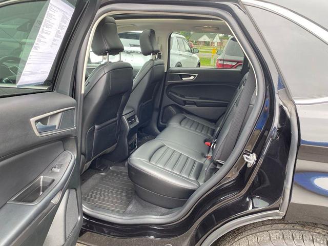 Photo of 2024 Agate Black Metallic Ford Edge