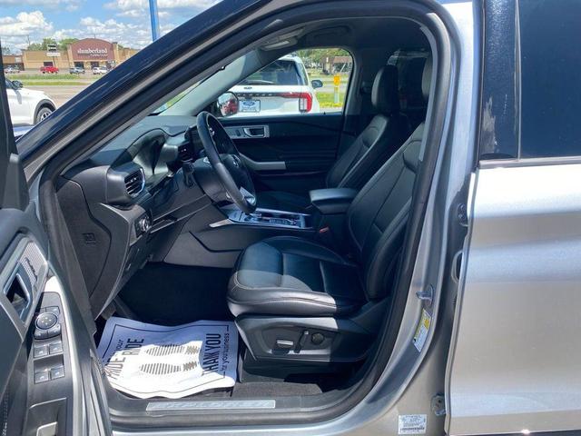 Photo of 2024 Silver Metallic Ford Explorer