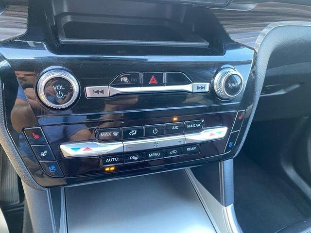 Photo of 2024 Silver Metallic Ford Explorer