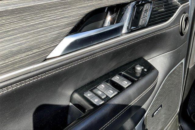 Photo of 2024 Silver Zynith Jeep Wagoneer L