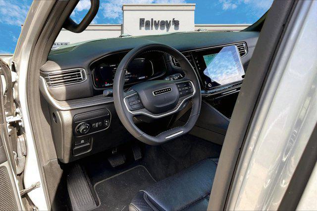 Photo of 2024 Silver Zynith Jeep Wagoneer L