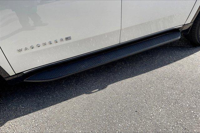 Photo of 2024 Silver Zynith Jeep Wagoneer L