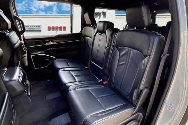 Photo of 2024 Silver Zynith Jeep Wagoneer L