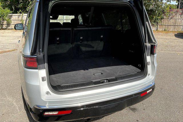 Photo of 2024 Silver Zynith Jeep Wagoneer L
