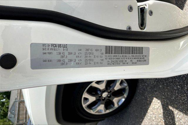 Photo of 2018 White Clearcoat Jeep Compass